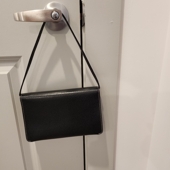 LIKE NEW BLACK LEATHER KATE SPADE PURSE - Picture 2 of 10